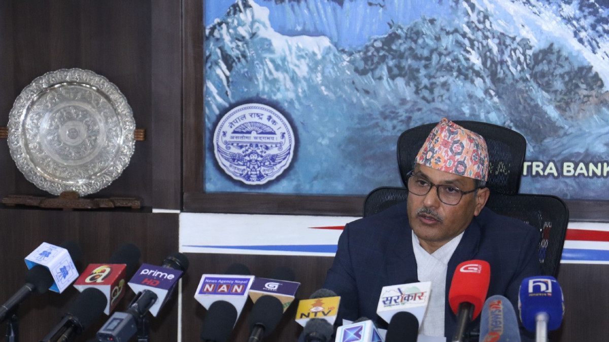 बैंकमा तरलता सहज हुँदैछ : गभर्नर