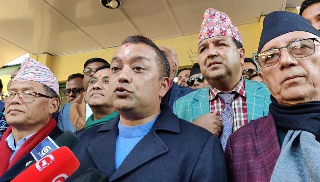 'प्रचण्ड'लाई विश्वासको मत दिदैनौं : महामन्त्री थापा