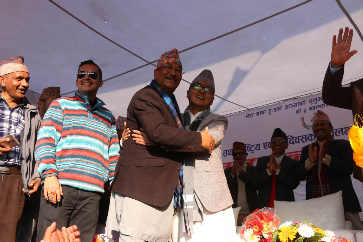 लिङ्देन र थापाले अंकमाल गरे