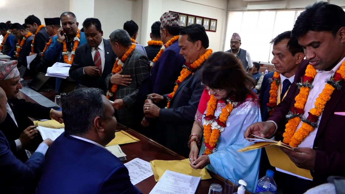 महासंघको ‘वेटिङ प्रेसिडेन्ट’ मा त्रिपक्षीय भिडन्त, पदाधिकारीमा १२ जनाको उम्मेदवारी