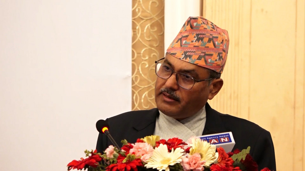 ब्याजदर अझै घट्छ : गभर्नर