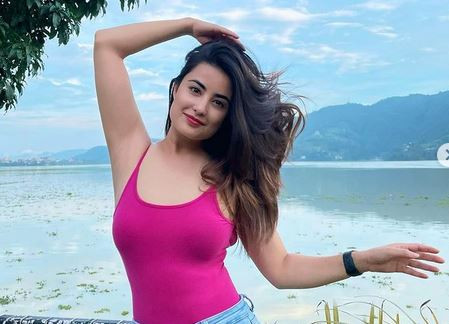 साइन गरेका तीनै चलचित्र  नबनेपछि नीति मुम्बई लागिन्