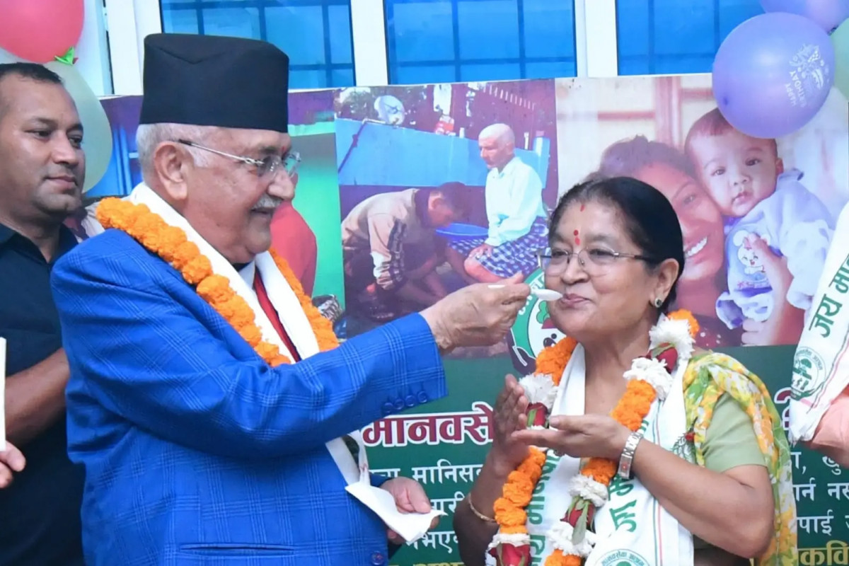 ओली पत्नी राधिकाले मनाइन् मानवसेवा आश्रममा जन्मदिन