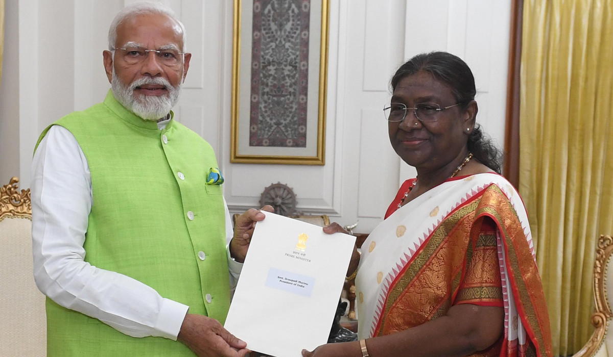 भारतीय प्रधानमन्त्री नरेन्द्र मोदीले दिए पदबाट राजीनामा