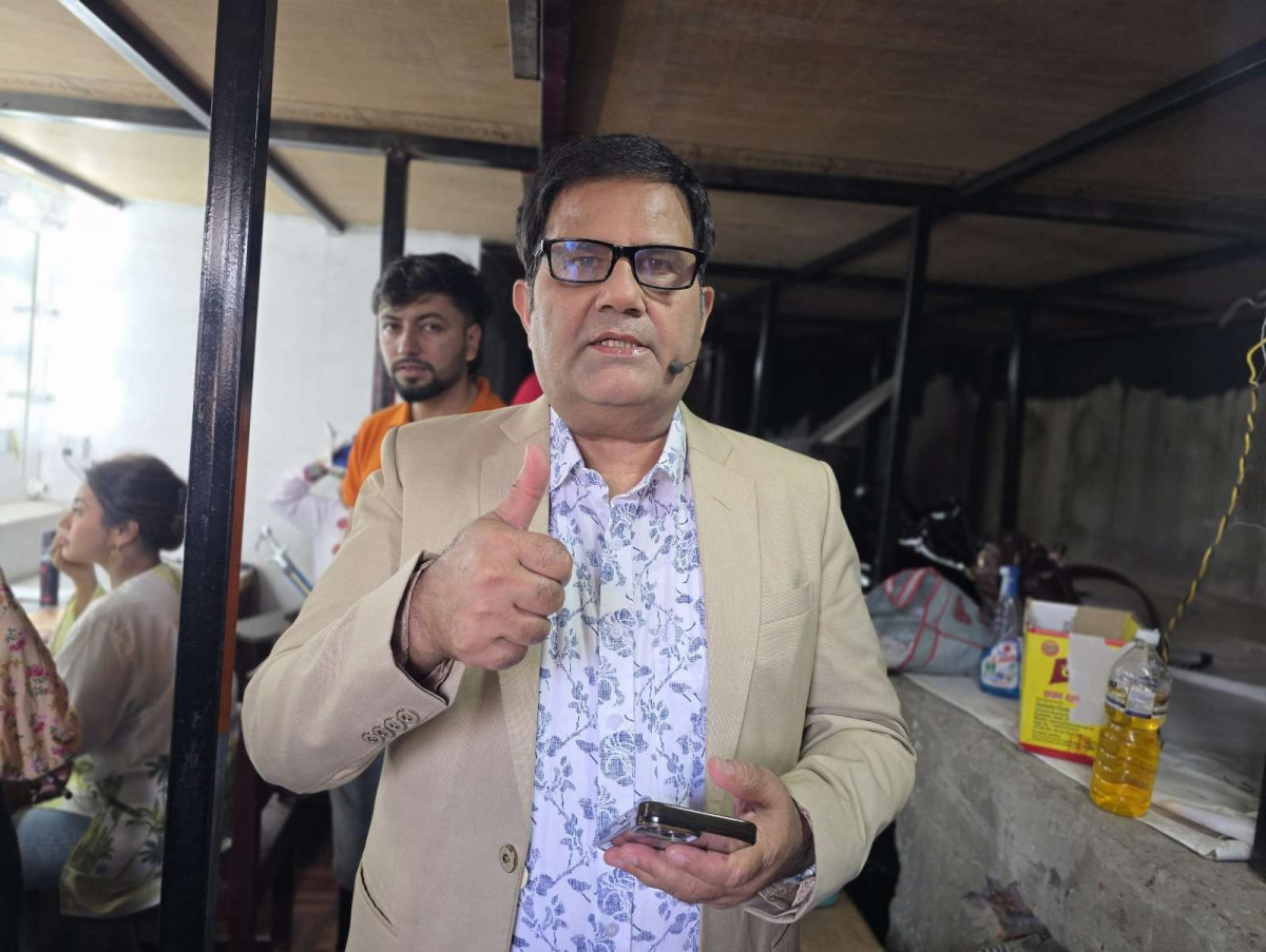‘कमेडी दरबार’मा  फर्किए मनोज