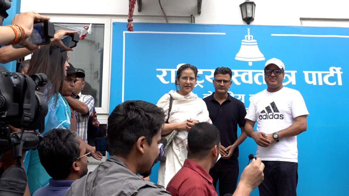मनिषा कोइरालाद्वारा रवि लामिछानेको समर्थनमा हस्ताक्षर