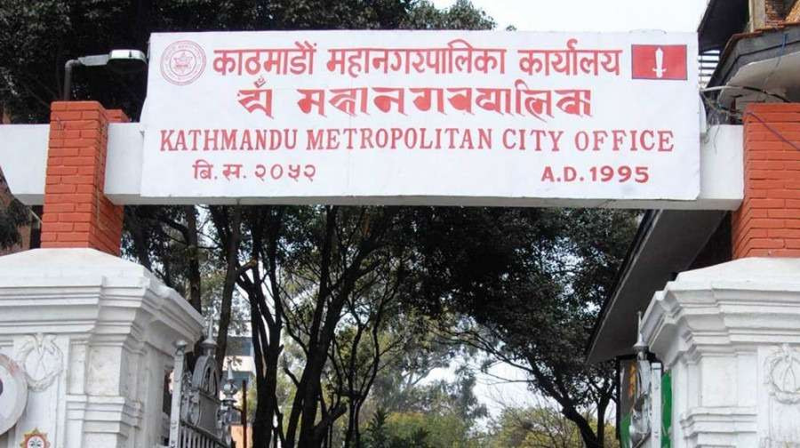 सार्वजनिक सडक सीमा भित्रका संरचना आफैं हटाउन काठमाडौं महानगरपालिकाको आग्रह