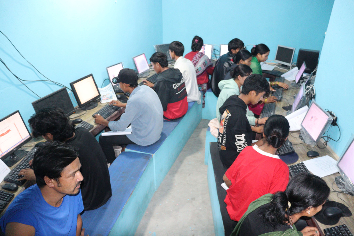 एसईई पास भएका विद्यार्थीलाई कम्प्युटर र सिलाइ तालिम