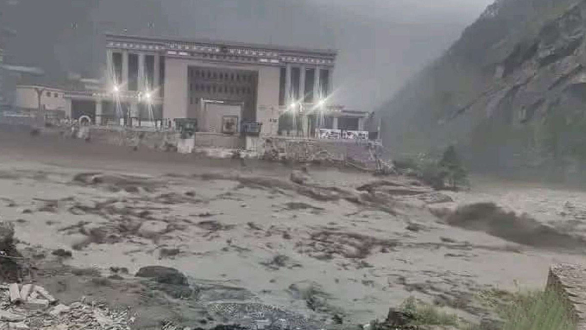रसुवा बाढीको प्रभाव : व्यापारीलाई चीनबाट सामान आयात गर्नै सकस