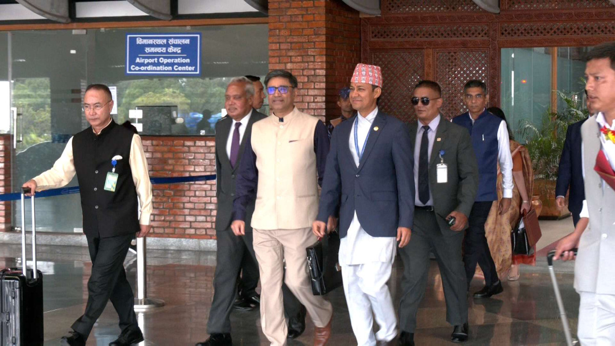 नेपाल आइपुगे भारतीय विदेश सचिव मिश्री