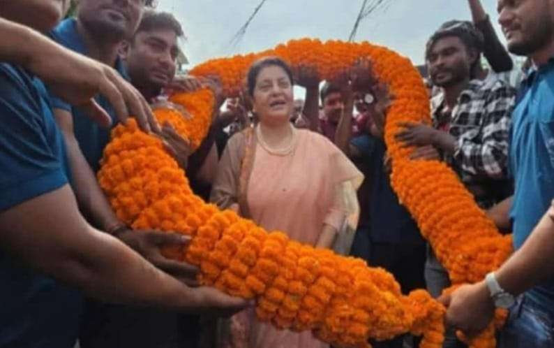 पूर्वराष्ट्रपति भण्डारीलाई ५१ किलोको माला