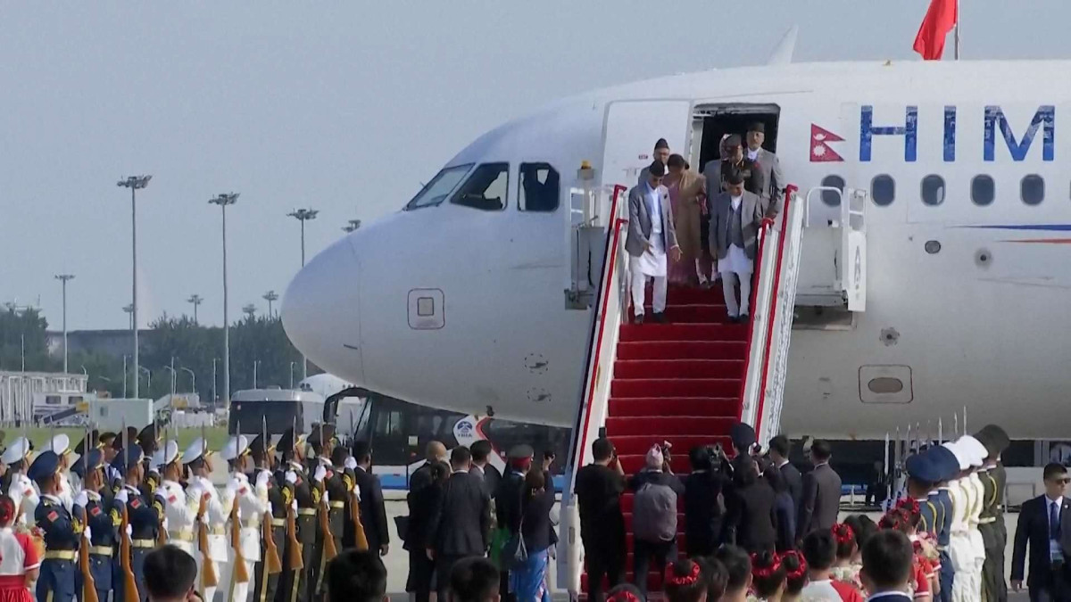 प्रधानमन्त्री ओली चीनमा
