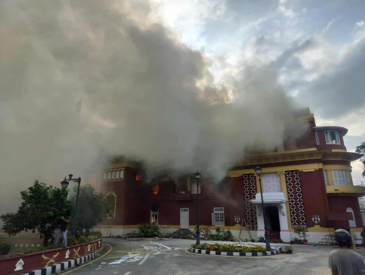 राष्ट्रपति कार्यालयमा पनि प्रदर्शनकारीले लगाए आगो