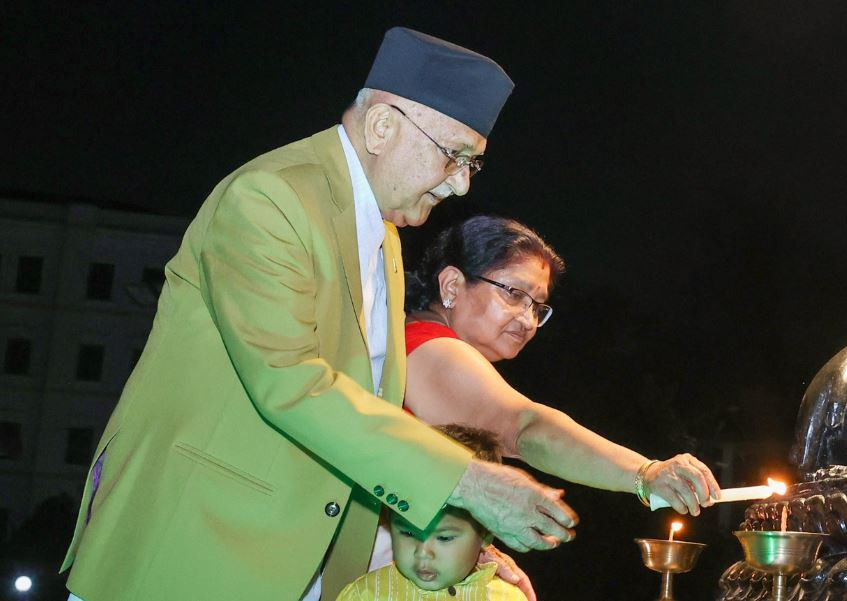 सैनिक ब्यारेकबाट बाहिरिए ओली, बालकोटको घर जलेपछि गुण्डु सरे