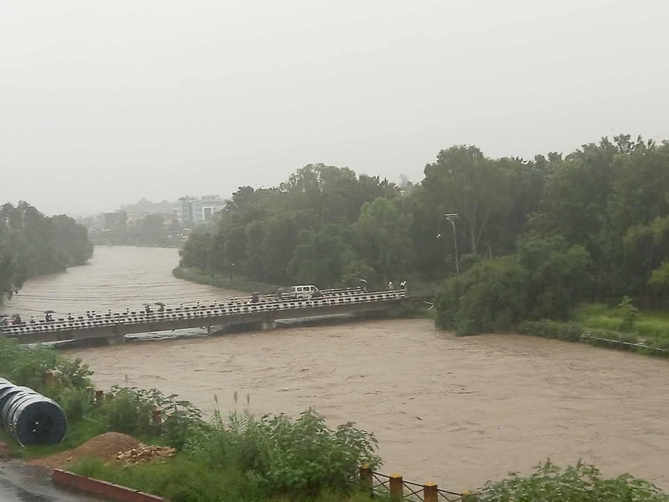 बागमती र सहायक नदीमा जलस्तर बढ्यो, डुबानको जोखिम