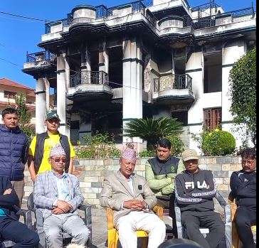 गृहमन्त्रीले अमेरिका भागे भनेका पूर्वऊर्जामन्त्री खड्का जलेको घरमै सार्वजनिक