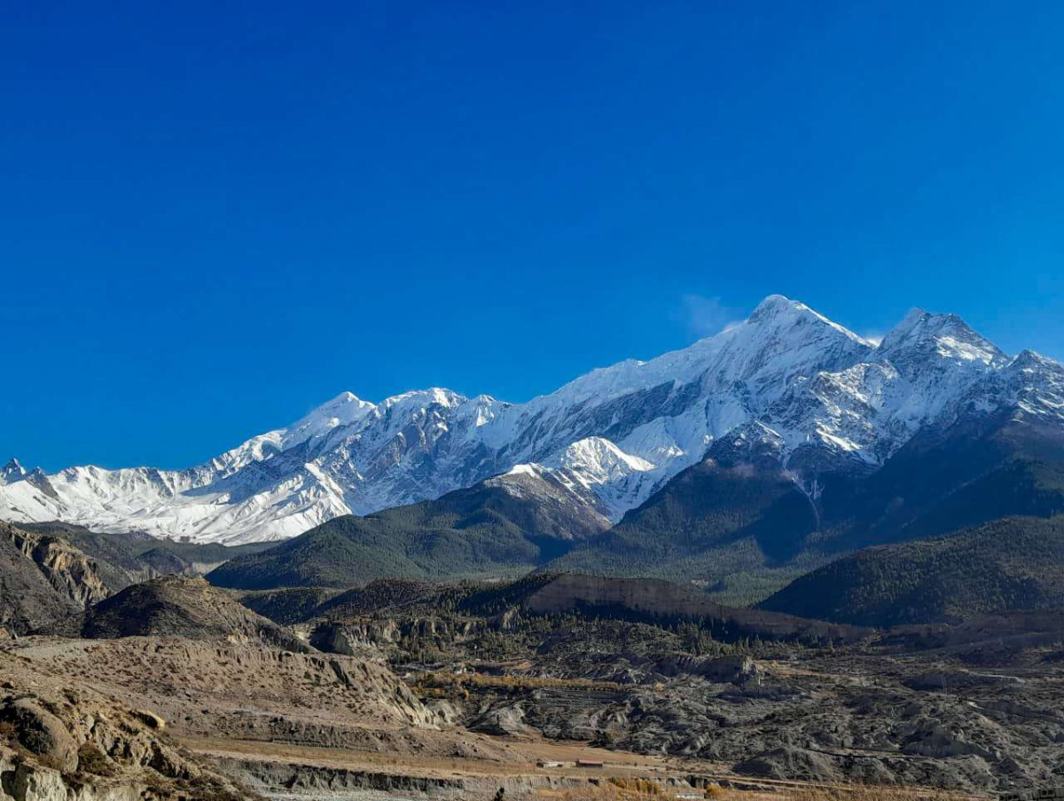मुस्ताङको स्याङ गाउँबाट देखिएको तिलिचो हिमाल