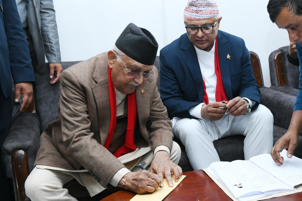 ओलीले गराए उम्मेदवारी दर्ता
