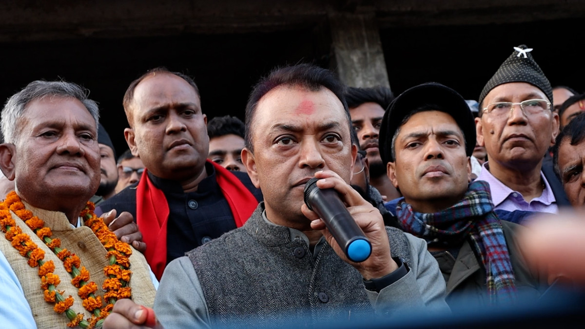 सर्लाही पुगेका गगन थापाले भने : ‘सेवक बनेर काम गर्न आएको हुँ’