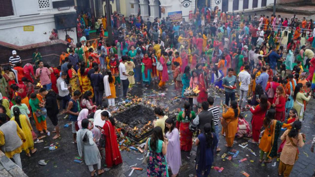 आज साउनको दोस्रो सोमबार : पशुपतिनाथसहित देशभरका शिवालयमा भक्तजनको घुइँचो
