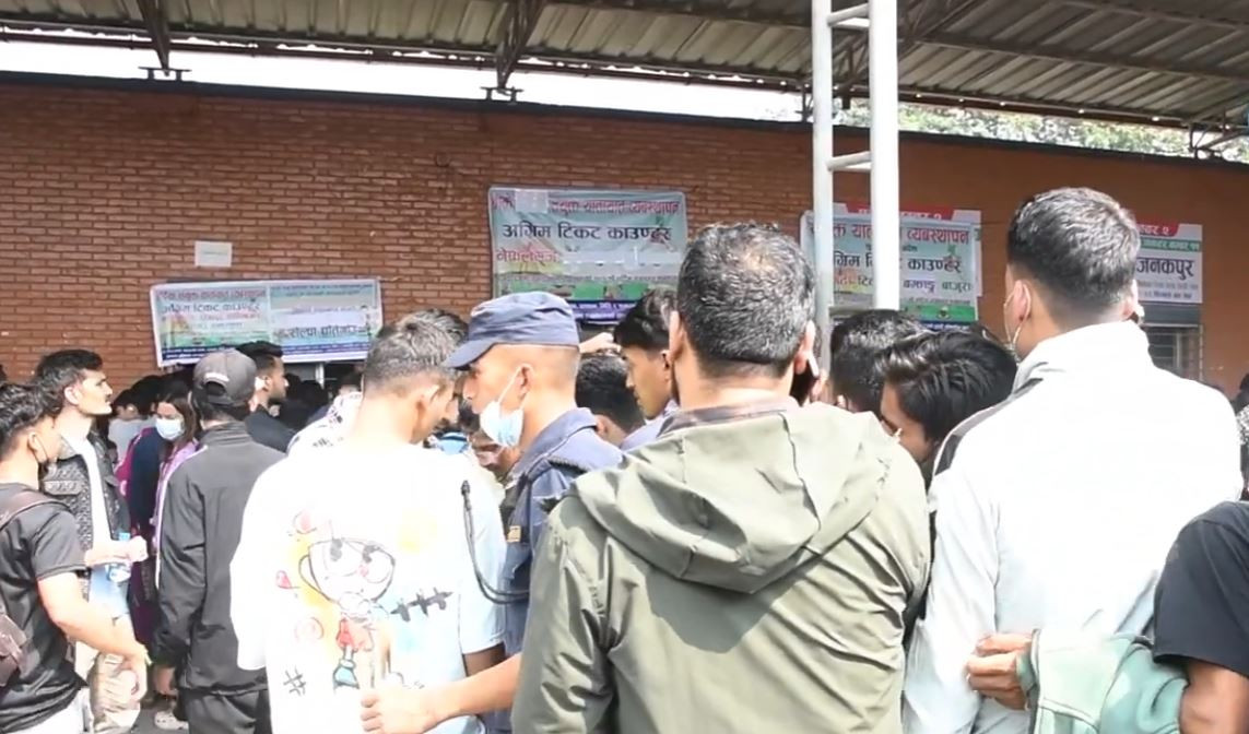 आजदेखि दशैंको अग्रिम टिकट बुकिङ खुला, बसपार्कमा बिहानैदेखि भीड